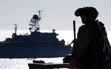  نظارت ناوگان دریایی روسیه بر فعالیت کشتی‌های آمریکایی در دریای سیاه 