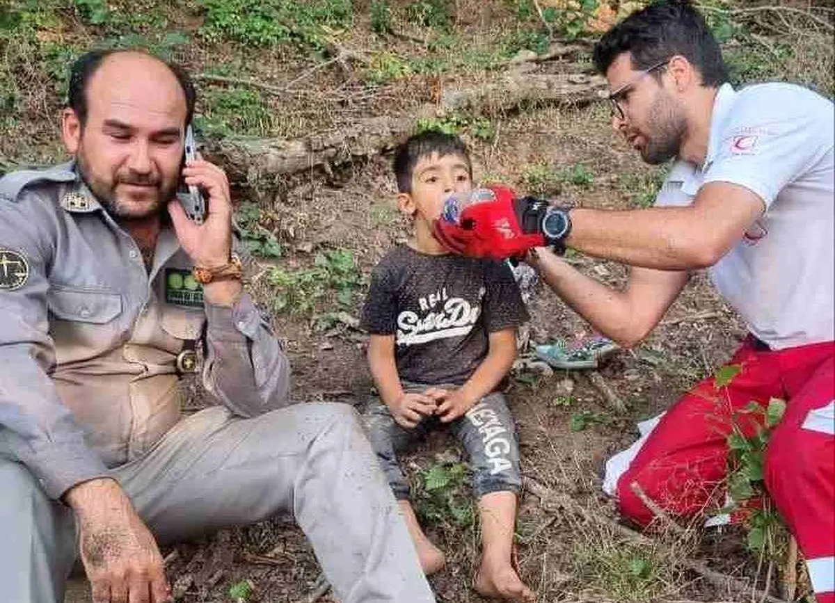 دلهره به پایان رسید / بازگشت کودک مفقود شده در جنگلهای گرگان به آغوش خانواده+ فیلم