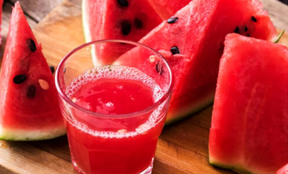  آب هندوانه مفیدتر است یا هندوانه؟