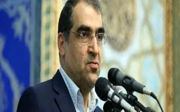 نشان حمایل سیمرغ و طبیب دیدگان به وزیر بهداشت اهدا شد