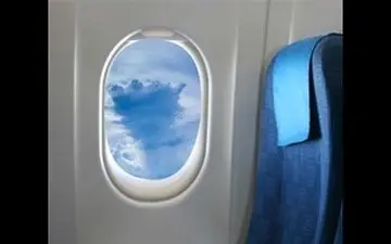 چرا پنجره‌های هواپیما را منحنی می‌سازند؟ + فیلم