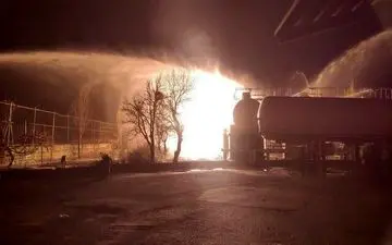 
آتش‌سوزی در یک شرکت خصوصی در مسیر پالایشگاه تبریز
