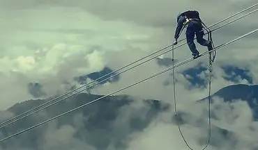 تصاویری شگفت‌انگیز از برق‌کاران چینی در ارتفاع ۳۰۰۰ متری