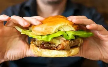 عادتهای «فست‌فودی» و «تنقلاتی» ثروتمندان نسبت به فقرا + جدول 