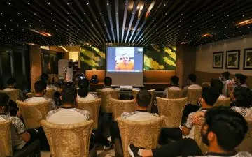 ارتباط تصویری مالک باشگاه تراکتور با شاگردان خطیبی