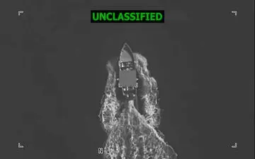 حمله مرگبار آمریکا به قایق مظنون در اقیانوس آرام؛ ۲ نفر کشته شدند