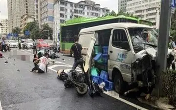 فوری/حمله با خودوری وَن به عابران پیاده ؛ یک نفر کشته تا این لحظه + عکس