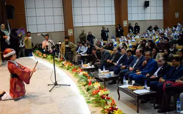 پروفسور میرجلال‌الدین کزازی در بزم ادبی- هنری  شاهنامه‌خوانی مرکز آموزشی سما در دانشگاه رازی کرمانشاه 