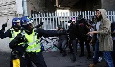 
بازداشت بیش از ۱۰۰ معترض در جریان اعتراضات لندن

