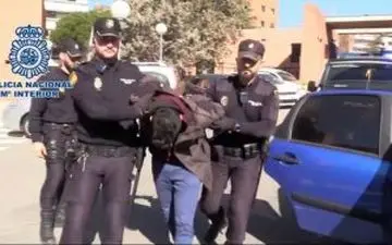 پسر 28 ساله مادرش را سلاخی کرد و خورد + عکس +18