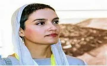 تیپ خاص میترا حجار بازیگر سینما و تلویزیون در حاشیه جشنواره جهانی فیلم فجر