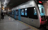 جابه‌جا کردن واگن مترو توسط مسافران برای نجات یک مرد+فیلم
