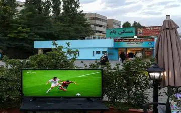 انتقاد تندگویان از گرفتن ورودی از شهروندان برای تماشای فوتبال در فضاهای باز شهری