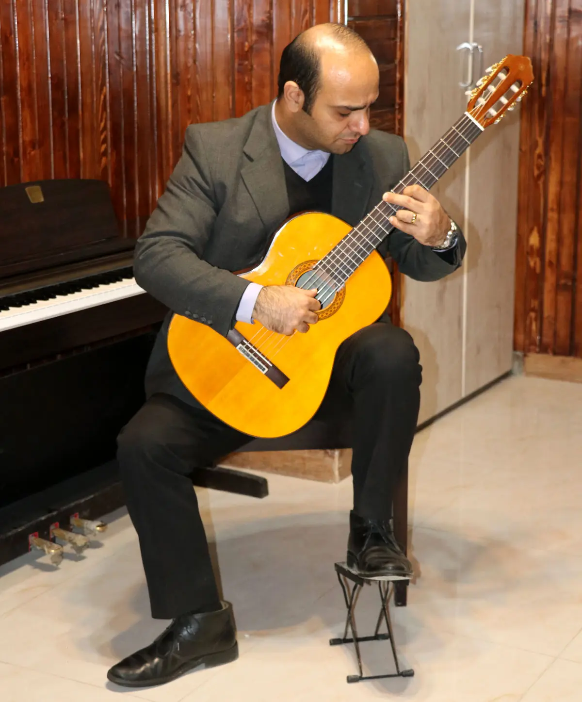 اجرای دلنواز موسیقی کلاسیک توسط«محمدامین خسروی» در جشنواره فجر 