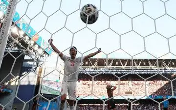 صعود "لاروخا" با حذف نایب قهرمان جهان در دیداری با ۸ گل زده
