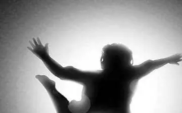 راز سقوط مشکوک دختر دانشجو از طبقه هفتم در شهرک اکباتان ! + عکس