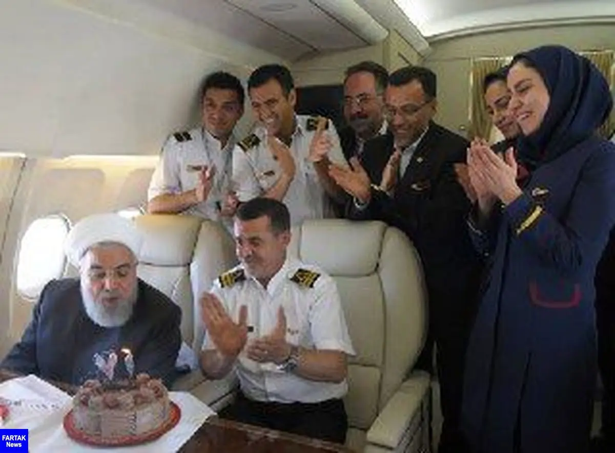 جشن تولد رئیس جمهوری در مسیر برگشت از کرمان