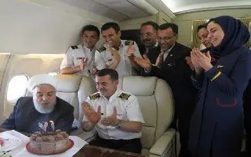 جشن تولد رئیس جمهوری در مسیر برگشت از کرمان