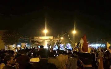 آتش زدن مقرهای حزبی و آشوب در اقلیم کردستان عراق بعد از کناره‌گیری بارزانی