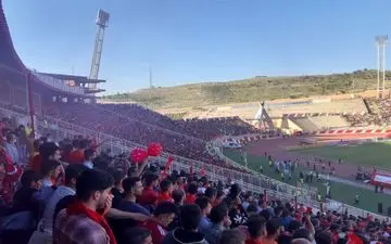 واکنش بیرانوند به شعار هواداران تراکتور و تکمیل شدن ظرفیت ورزشگاه