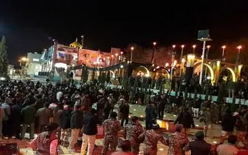 مردم از فرمانده دل نمی کنند/ مراسم تدفین ادامه دارد