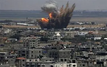 حملات هوایی و توپخانه‌ای سعودی به مناطق مسکونی صعده، الجوف و مأرب 