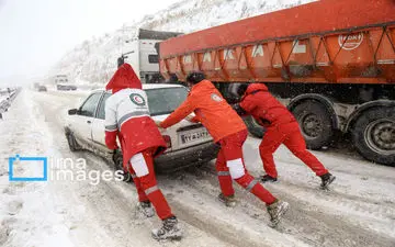 نجات ۳۵ گرفتار در کولاک اندیکا؛ هلال‌احمر به موقع رسید