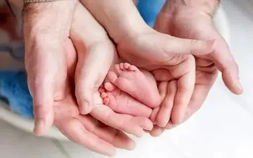 آرزویی که به حقیقت پیوست؛ زوج نابارور با کمک هوش مصنوعی بچه‌دار شدند