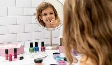 عوارض آرایش کودکان : چرا نباید کودکان را آرایش کنیم؟