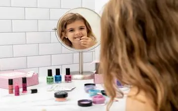 عوارض آرایش کودکان : چرا نباید کودکان را آرایش کنیم؟