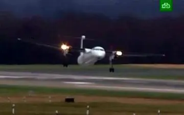 فرود خطرناک هواپیماهای مسافربری در طوفان