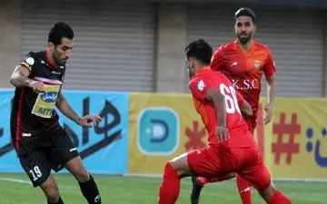 نیمه اول پرگل برای تقابل پرسپولیس و نساجی با لباس های عجیب