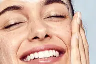 با این 5 شوینده صورت، پوست‌تان را چند درجه روشن‌تر کنید!