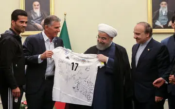 دلیل اهدای پیراهن طارمی به رییس‌جمهور مشخص شد