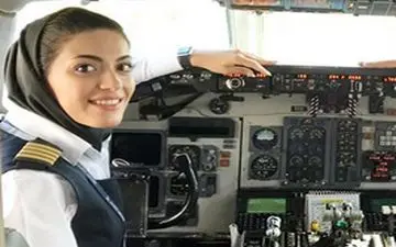 لحظه فرود بانوی خلبان ایرانی با یک هواپیمای MD80