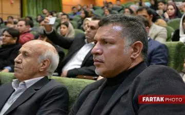 اختصاصی/ اشک های علی دایی به یاد زلزله زدگان کرمانشاهی+تصاویر 