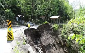رانش کوه در جاده کلاردشت؛ محورهای کوهستانی مازندران مسدود شد!
