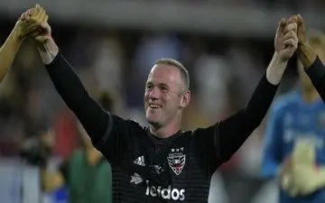 تفتیش بدنی رونی در ورودی اولدترافورد!؟+عکس