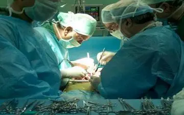 تومور 2 کیلوگرمی از ریه یک زن باردار هرمزگانی خارج شد