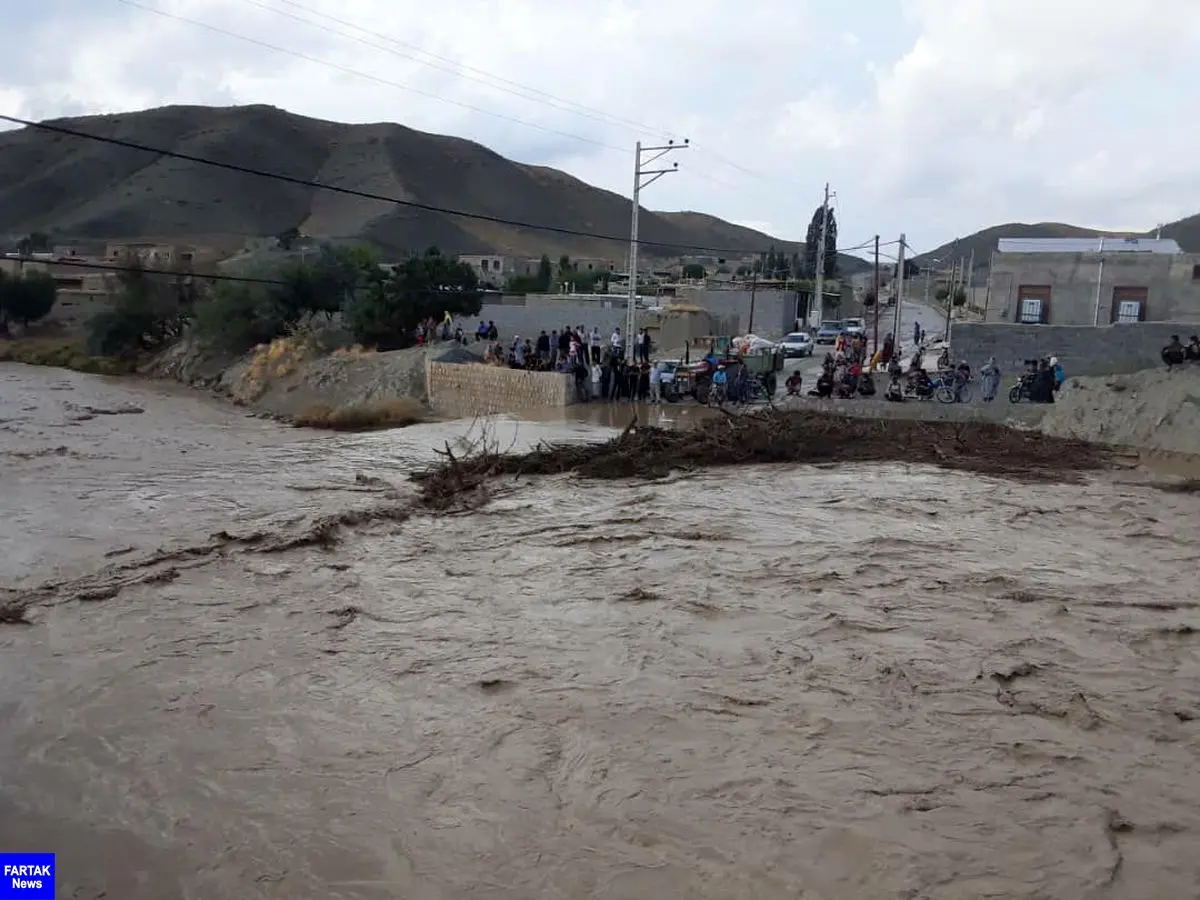 سیل برخی از راه‌های روستایی شیروان را با مرکز شهرستان قطع کرد