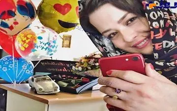 جدیدترین سلفی خانم بازیگر میان بادکنک های رنگارنگ