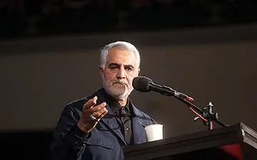 سردار سلیمانی: عماد مغنیه محور اساسی عملیات بود + فیلم