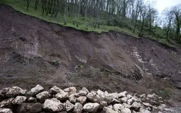 کوه در فرحزاد ریزش کرد