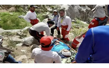 نجات نفس‌گیر در ارتفاعات تشگر؛ کوهنورد سانحه‌دیده از مرگ گریخت