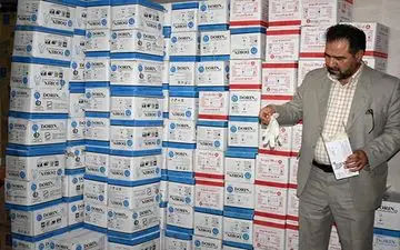 کشف 243 هزار عدد دستکش احتکار شده در کرمانشاه
