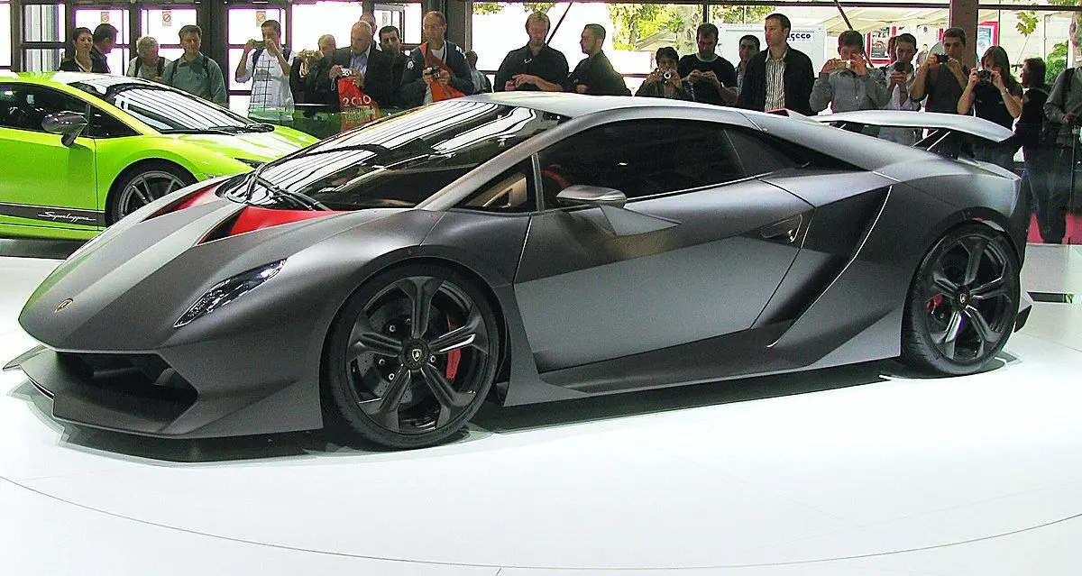 1200px-Lamborghini_Sesto_Elemento_4