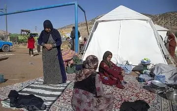  واگذاری کانکس به بیماران خاص در مناطق زلزله زده/ سلبریتی‌ها کمک‌های جمع آوری شده را هزینه کنند