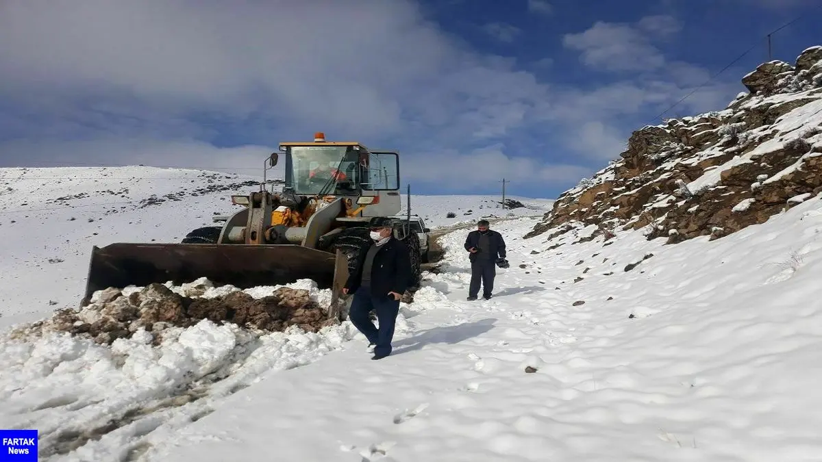 بازگشایی راه ارتباطی ۳۰ روستای دور افتاده در تکاب