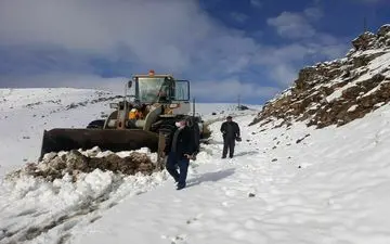 بازگشایی راه ارتباطی ۳۰ روستای دور افتاده در تکاب