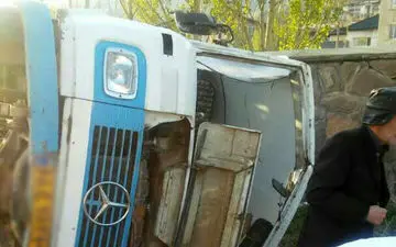 واژگونی مینی‌بوس در نزدیکی آبشار «بیشه» ۱۶ مصدوم برجای گذاشت